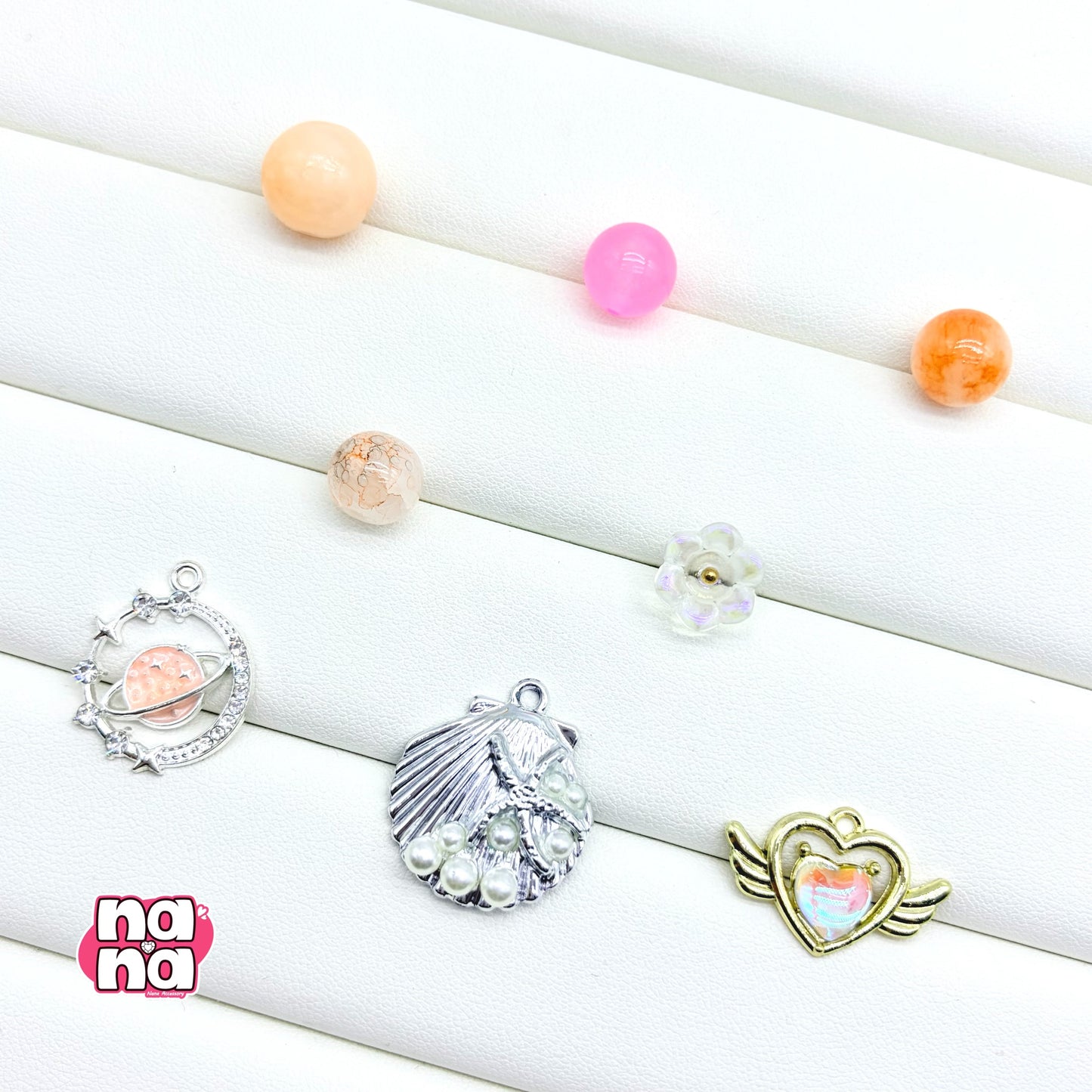 【Y1031】幸せの笑顔  高品質クォーツ&ガラス（10*10）