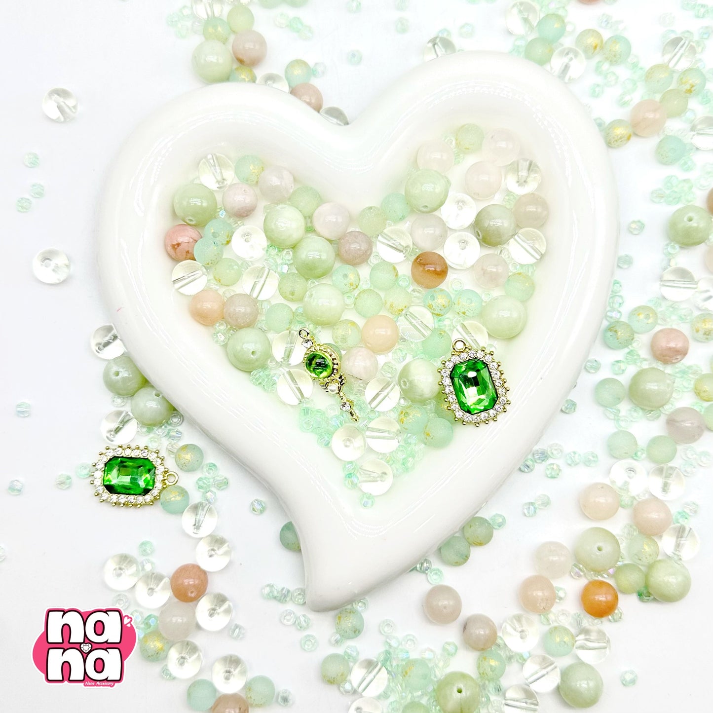 【Y1076】みどりのしずく  高品質クォーツ&ガラス（10*10）