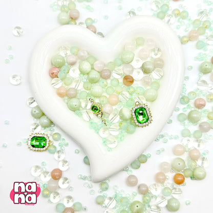 【Y1076】みどりのしずく  高品質クォーツ&ガラス（10*10）